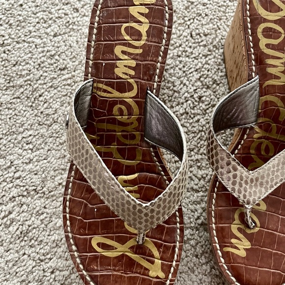 EUC Women’s Sandals - Picture 3 of 9